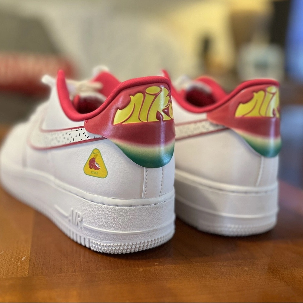 Nike Air Force 1 Dragonfruit with Pink Highlights - Picture 5 of 7